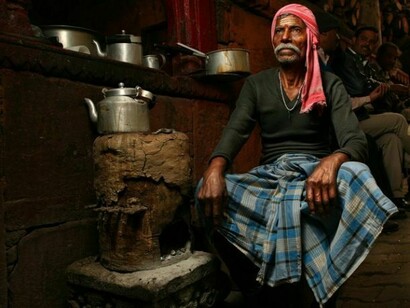 Un anziano venditore di tè 