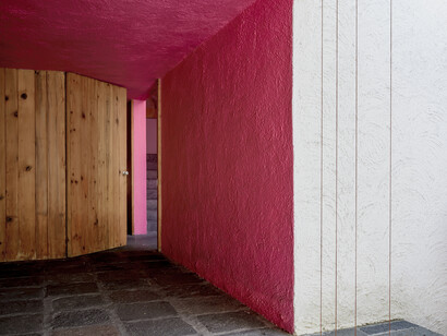 Untitled (Sculptural Study, Four-part Vertical Construction), ca. 1992/2006. Rust acrylic yarn
Situational dimensions: spatial relationships established by the artist; overall dimensions
vary with each installation