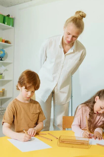 Se tutti noi unissimo i nostri sforzi concentrandoci su una corposa revisione del sistema scolastico, forse riusciremmo ad ottenere un risultato che, di sicuro, non sarà l’ideale, ma almeno avrà posto le basi per la crescita di un uomo nuovo