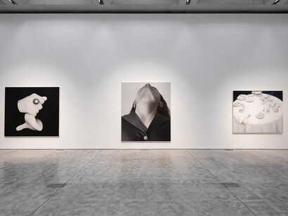 Alexis Ralaivao, Éloge de l’ombre (In praise of shadows), exhibition view. Courtesy of Paul Kasmin Gallery