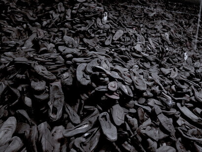Zapatos pertenecientes a prisioneros