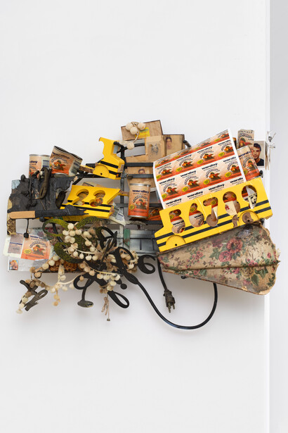 Uri Aran, Untitled (I love you), veduta della mostra. Cortesia del Museo Madre