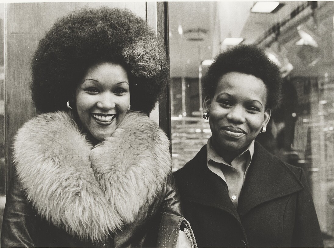 Al Vandenberg, 'High Street Kensington' from the series 'On a Good Day' © The Estate of Al Vandenberg / Victoria and Albert Museum, London