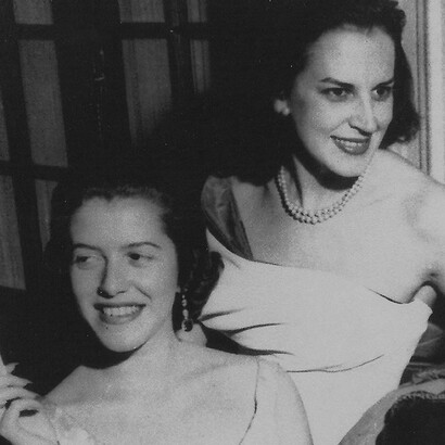 Lygia Fagundes Telles ao lado de Hilda Hilst, 1960, duas grandes escritoras da literatura contemporânea brasileira