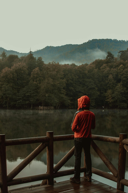 En el silencio de un paisaje, lejos de las pantallas, la mente recupera una calma que ninguna notificación puede ofrecer