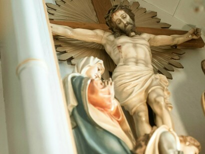 Então, fui picada pelo sentimento da área de humanas. É cabível de registro pensar, que o sociólogo Gilberto Freyre diz que temos que conhecer o Brasil da casa grande e da senzala, e que o antropólogo Darcy Ribeiro que para conhecer o Brasil devemos conhecer o povo brasileiro e o processo civilizatório, o escritor Euclides da Cunha diz que para conhecer o Brasil é preciso conhecer o chão, a poeira da terra, os Sertões, ambos retratam as relações de poder existentes no Brasil