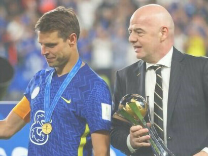 En la final del Mundial de Clubes celebrada en febrero de 2022, el Chelsea se impuso ante el Palmeiras, y fue el presidente de la FIFA, Gianni Infantino, quien entregó el trofeo al capitán del Chelsea, César Azpilicueta