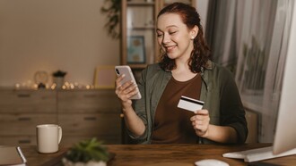 Em uma das aulas, solicitei aos meus alunos que me falassem o nome de diferentes bancos que eles conheciam ou lembravam. Para mim, seria extremamente natural que eles citassem os mais tradicionais como Bradesco, Itaú, Santander e afins. Então, para minha surpresa, as empresas mais citadas foram: NuBank, Inter, PicPay. Em alguns casos apareceram Itaú e Banco do Brasil