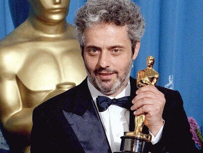 Nicola Piovani con l'Oscar per La vita è bella