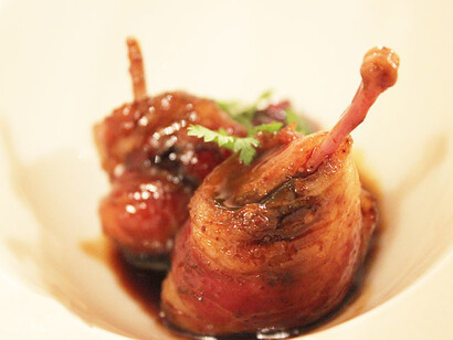 Zampette di quaglia con marmellata di cipolla rosa. Foto di Sara Biondi