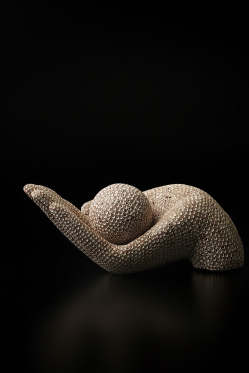 Between Forms. Courtesy of Ippodo Gallery