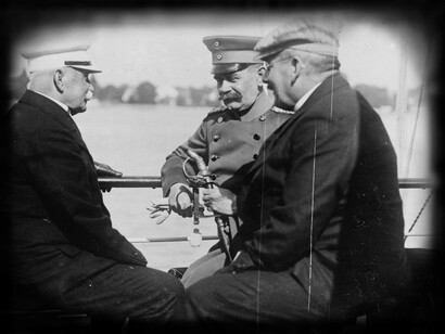 Generalleutnant von Zeppelin (links), Oberst Schmiedtcke (mitte) und Prof. Heigesell (rechts), Aufnahme um 1910