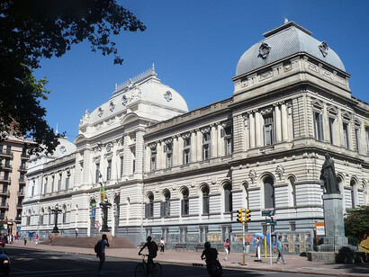 Universidad de la República, Montevideo, Uruguay. Las universidades uruguayas enfrentan una gran demanda, con facultades como Psicología abarrotadas de estudiantes