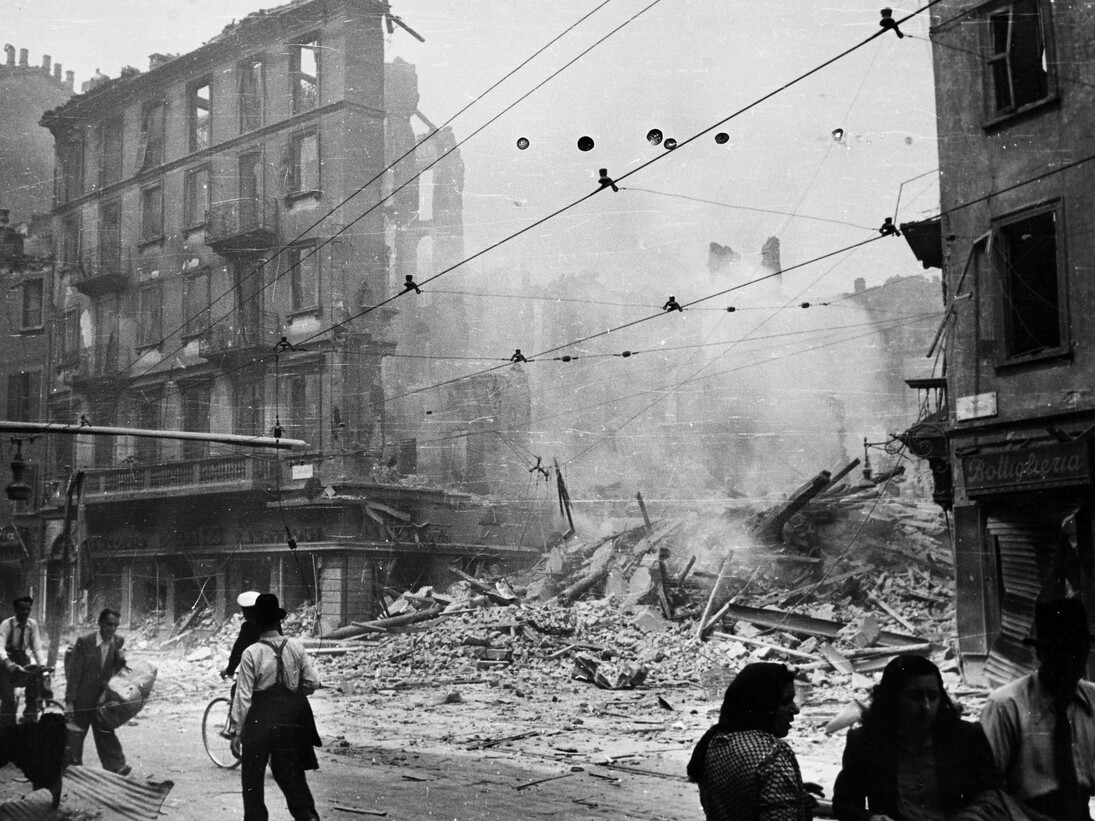 Bombardamenti in via Torino. Courtesy of Palazzo Morando