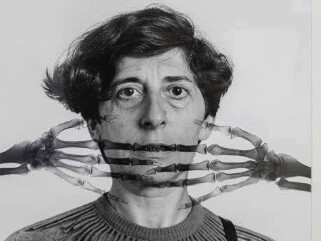 Esther Ferrer, una de las grandes figuras del arte feminista español, se convirtió e referente de esta sublevación artística