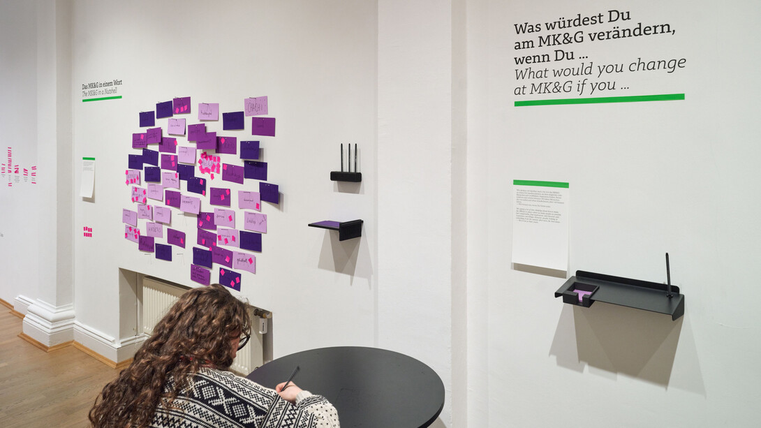 Verschiedene künstler, Wer bist du? Ausstellungsansicht. Mit freundlicher genehmigung des Museums für Kunst und Gewerbe Hamburg