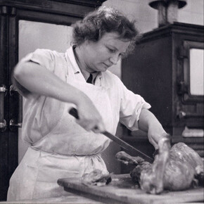 Cook carving at Berkhamsted Foundling Hospital, 1940s. Courtesy Coram