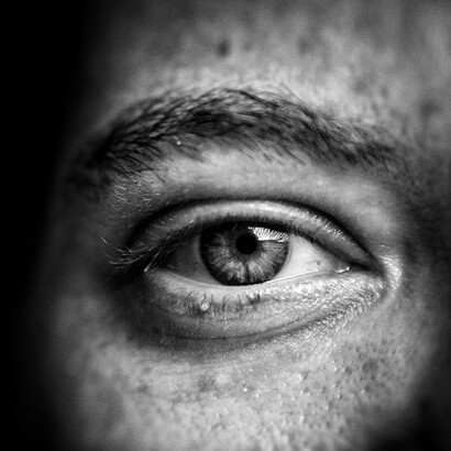 Uno sguardo può rassicurare, incoraggiare o ferire, mostrando quanto sia potente nella relazione umana