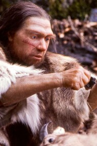 Ricostruzione di cacciatore Homo sapiens neanderthalensis nel Museo di Neanderthal, Erkrath, Germania