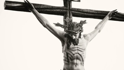 Black and white image of the crucifix in Carmona, AL, Spain