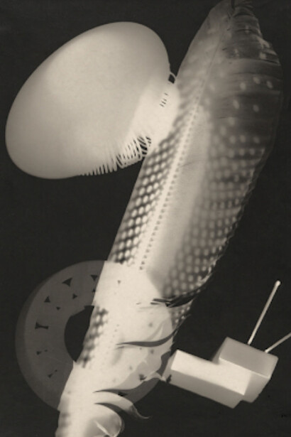 Man Ray, Radiografía, 1923. Impresión en gelatina de plata. Creada sin cámara. En una ocasión, dijo que disponer objetos sobre papel fotosensible era como cortar y ensamblar formas para crear un collage. Pertenece a la colección de John A. Pritzker. Museo Metropolitano de Arte, Nueva York. Fotocomposición: AKEZ