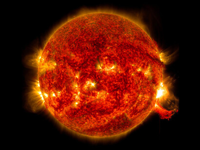 El Sol es más o menos de edad intermedia y no ha cambiado drásticamente desde hace más de cuatro mil millones de años, y seguirá siendo bastante estable durante otros 5000 millones de años más