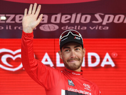 Nizzolo conserva la maglia rossa