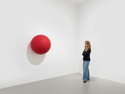 Elmgreen & Dragset, Les fous d’en face, exhibition view. Courtesy of Galerie Max Hetzler