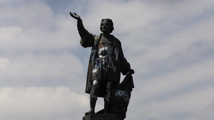 La glorieta formada en la intersección del Paseo de la Reforma y la avenida Morelos en la que se encontraba el Monumento a Colón, Ciudad de México