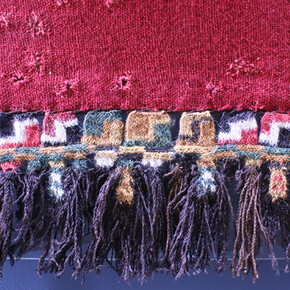 Tejidos en la vida para honrar a la muerte. Courtesy of Museo Chileno de Arte Precolombino