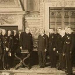 Giovanni Gentile presenta a Benito Mussolini l'«Enciclopedia Italiana», Palazzo Venezia, Roma, 1937