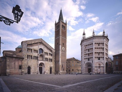Catedral y baptisterio de Parma. Italia
