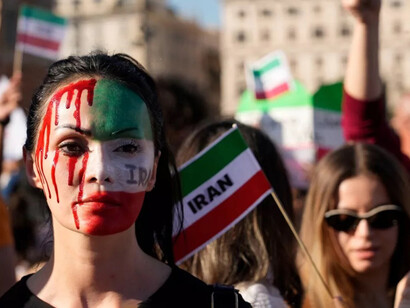 Mujeres alrededor del mundo protestaron  por la muerte de Mahsa Amini en Irán, tras su arresto por la llamada Patrulla de orientación