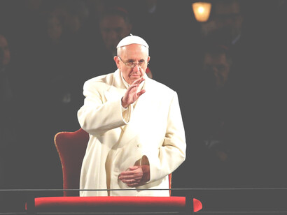 Papa Francesco durante la Via Crucis al Colosseo