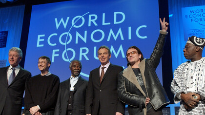 Cumbre de Davos. Personalidades como Bill Clinton, Bill Gates, Thabo-Mbeki, Tony Blair, Bono y Olusegun Obasanjo se reúnen en la ciudad suiza para debatir sobre las decisiones económicas que rigen el mundo.