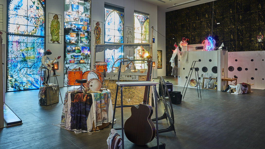 Joris Van de Moortel, Hell on earth, in search of Pur, Nur and Fur, vue d'exposition. Avec l'aimable autorisation de S.M.A.K
