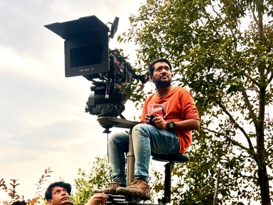 Arindam Bhattacharjee è un direttore della fotografia indiano attivo nel cinema, nelle serie web, nella pubblicità e nei videoclip. In una foto durante le riprese di un film