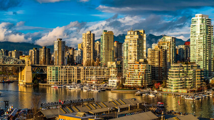 Mercado Público de Granville Island na bahia de Vancouver, Canadá