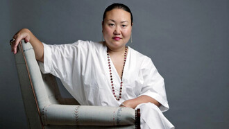 Hanya Yanagihara, novelista, editora y escritora de viajes estadounidense