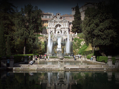 Fuente del lago de la Villa d'Este en Tívoli, Italia