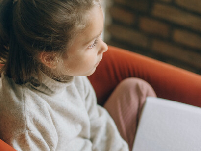 Sara foi se desenvolvendo e se adaptando à sua condição até que chegou o momento de ir para a escola quando completou 4 anos de idade