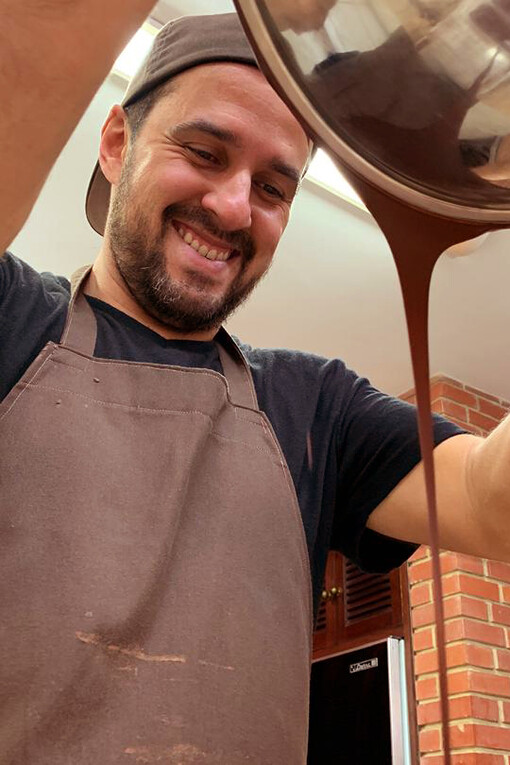 Pedro Rojas de Talokohc. Miguel Rodríguez, de Herencia Divina, une conocimiento técnico y sensibilidad sensorial para enseñar que el buen chocolate nace de una fermentación impecable y de una escucha atenta al cacao