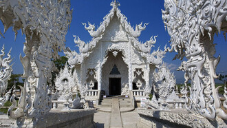 Entrada al Templo Blanco de Chiang Rai, Tailandia