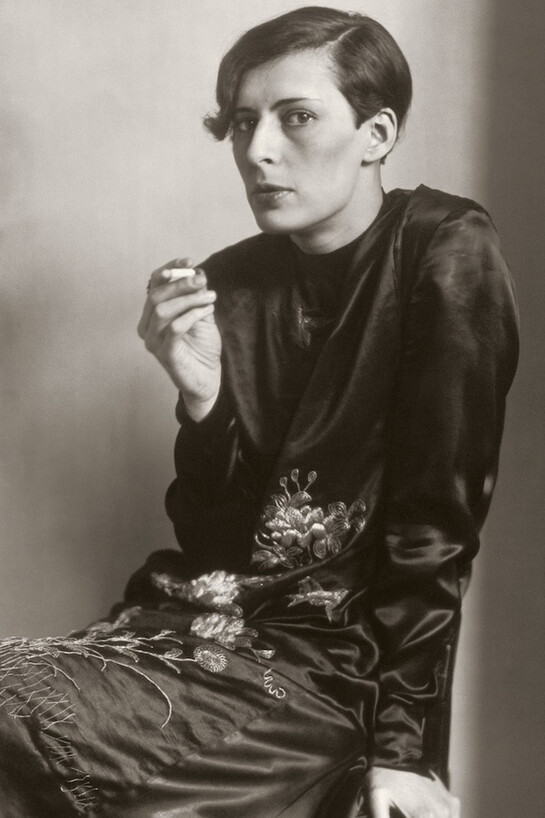 August Sander, Segretaria presso la Radio della Germania Occidentale a Colonia, 1931