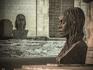 Helga Vockenhuber, La nuova Eva, 2012, bronzo, 210 x 140 x 300 cm