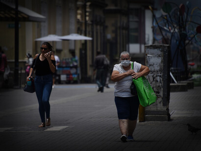 Habla de decretos, que no firma ni publica oficialmente, que es como si no existieran