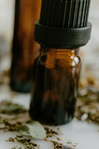 El uso de aceites esenciales forma parte de un tratamiento holístico para el cuidado de la salud mental