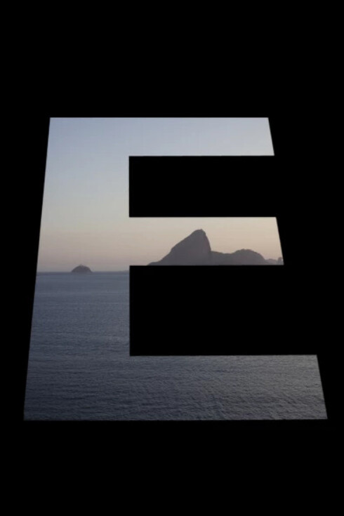 Sendo dado. Courtesy of Galeria Nara Roesler