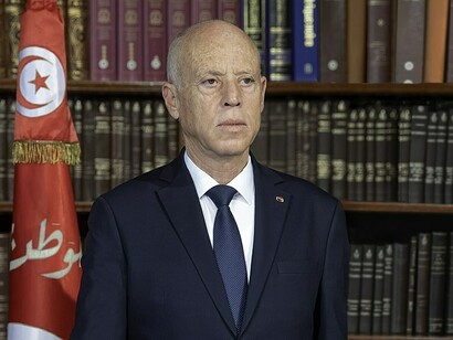 Kaïs Saïed. La soluzione più urgente, dunque, è certamente quella di ripristinare la democrazia per dare fiducia a quanti potrebbero investire in Tunisia e tentare di riprendere, se ancora possibile, alcuni importanti vecchi progetti che c’erano prima della Primavera araba