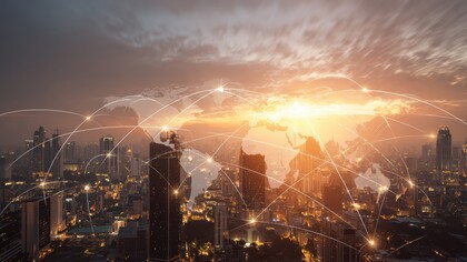 O verdadeiro diferencial competitivo está na capacidade de estruturar modelos onde lucro e impacto se reforçam mutuamente. Isso exige abandonar métricas superficiais e adotar indicadores que reflitam criação de valor sistêmico: resiliência do ativo, estabilidade de fluxo de caixa, confiança institucional, engajamento comunitário e legitimidade regulatória. Impacto real é mensurável, auditável e diretamente conectado à performance do negócio